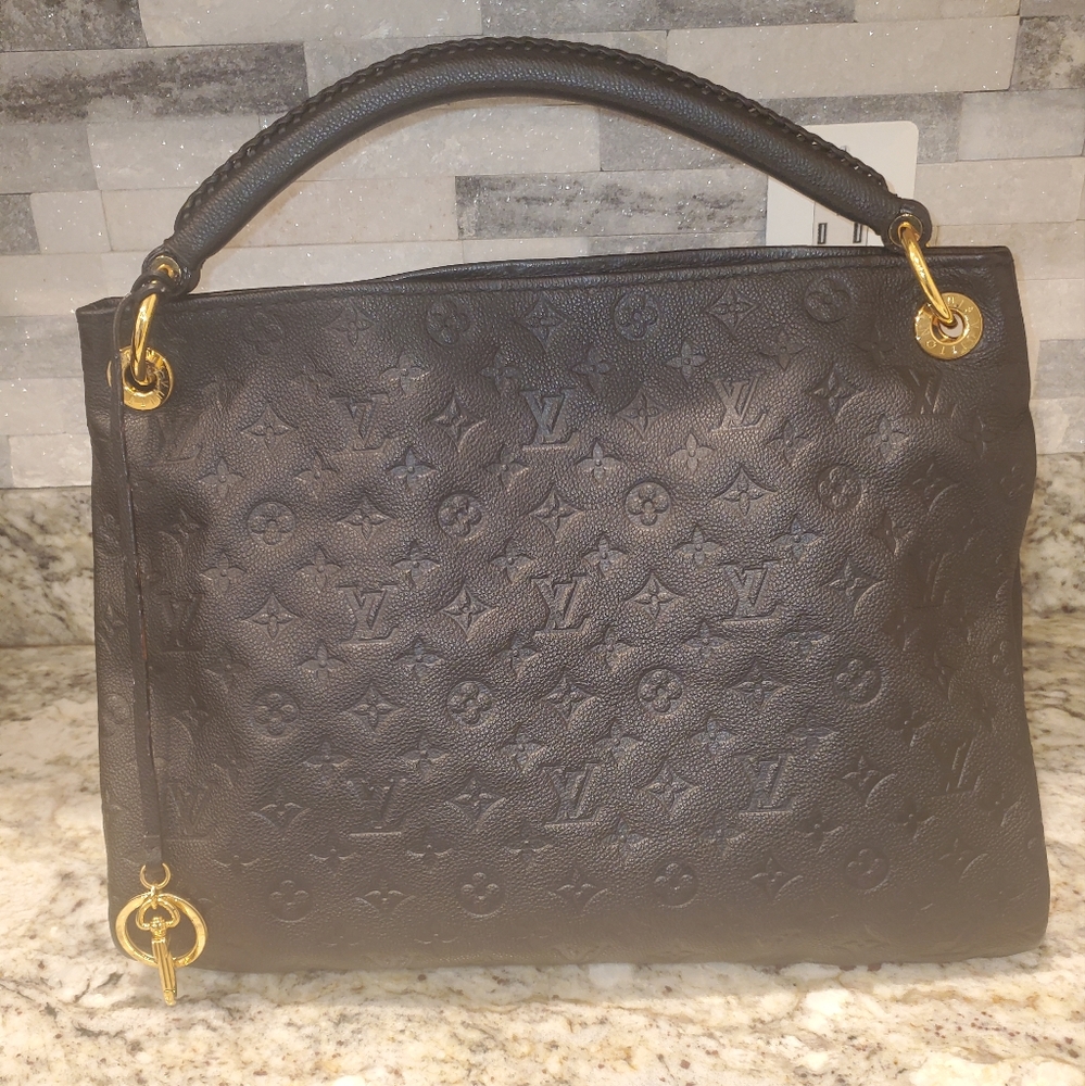 Louis Vuitton Artsy Black